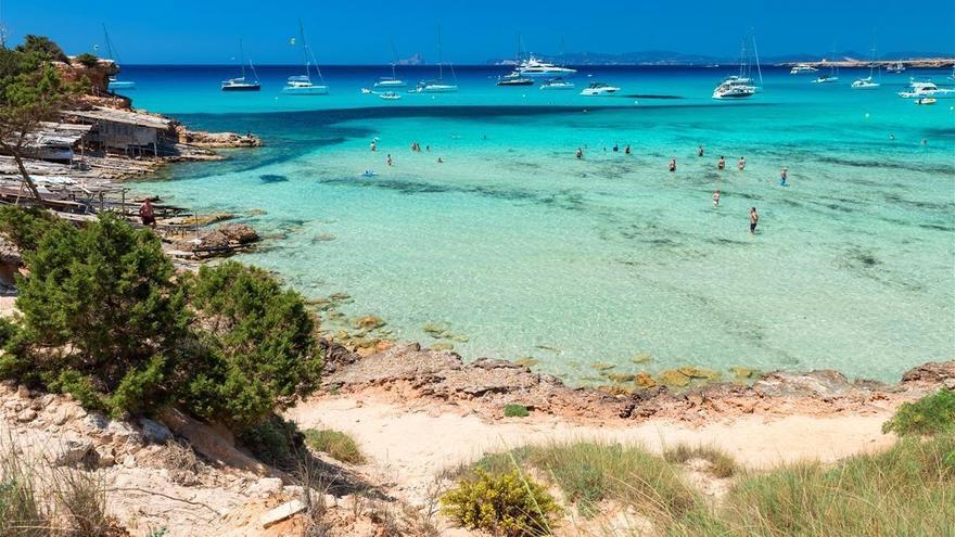 Muere una mujer al caer desde unos acantilados en Cala Saona (Formentera)