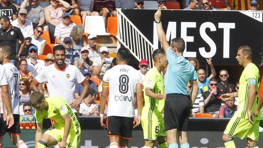 Locura, caos y desastre del Valencia en Mestalla