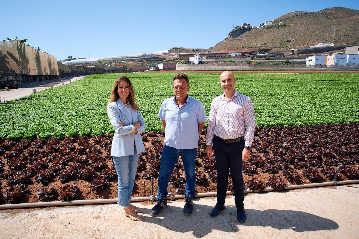 Olivia Llorca y Carlos García junto a José Antonio Rodríguez