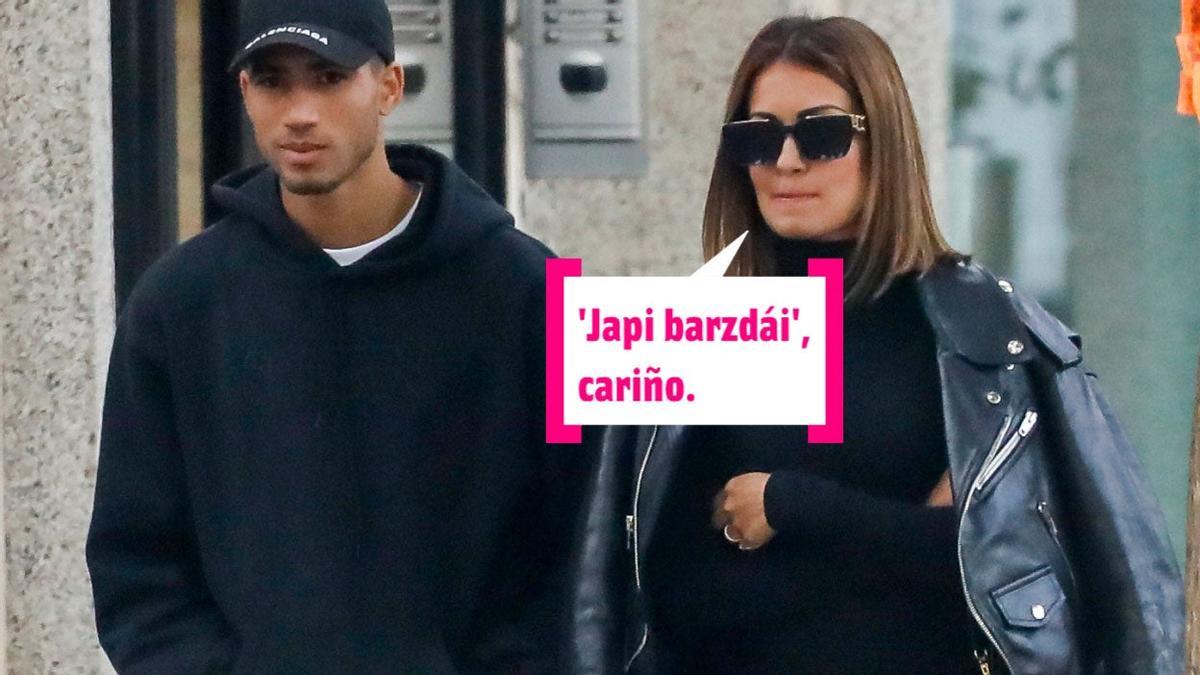 Hiba Abouk y Achraf Hakimi paseando por la calle con ¡total black looks'