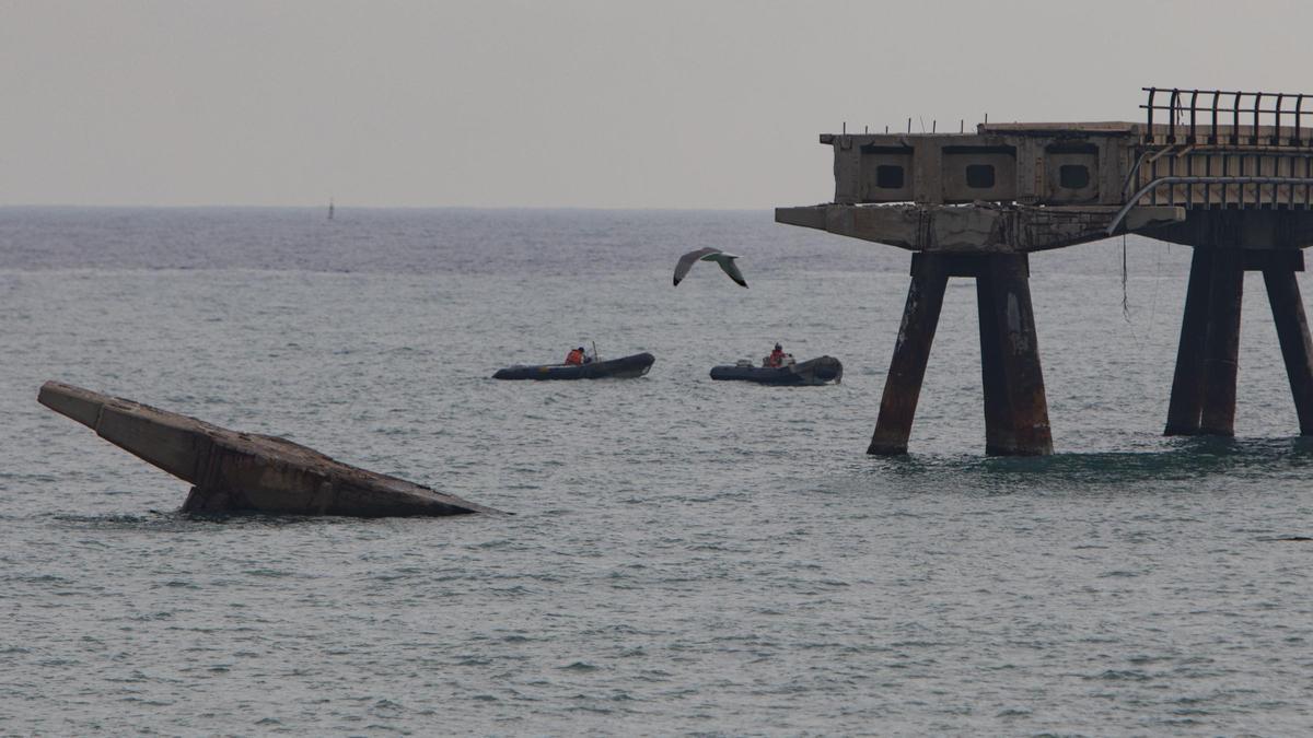 Uno de los tramos que se derrumbó en el Pantalán del Port de Sagunt.