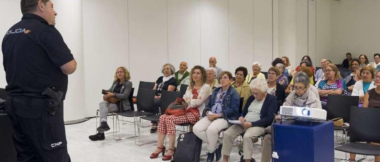 La charla del inspector de Policía Pedro Aguado.