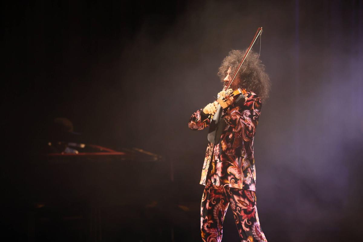 Ara Malikian hace vibrar al público de Oviedo con "Intruso"