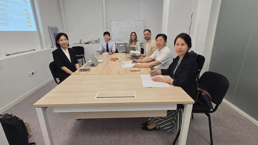 Una delegación de Corea del Sur visita la sede del Tribunal de Marca de Alicante
