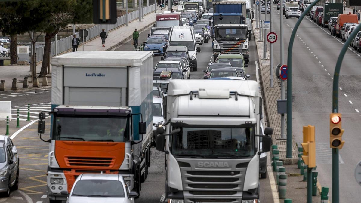 Los transportistas valoran que puedan empezar a cobrar las ayudas en breve