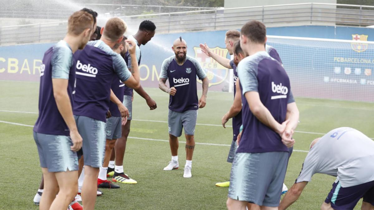 El primer entrenamiento de Vidal con el Barça