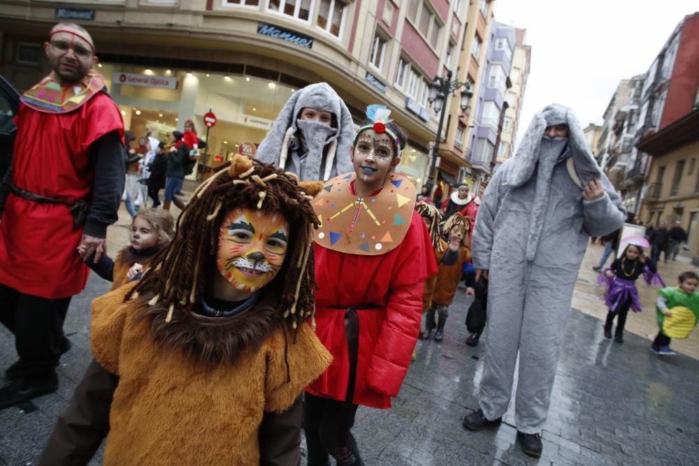 Tradicional desfile de los Escolinos Antroxaos.