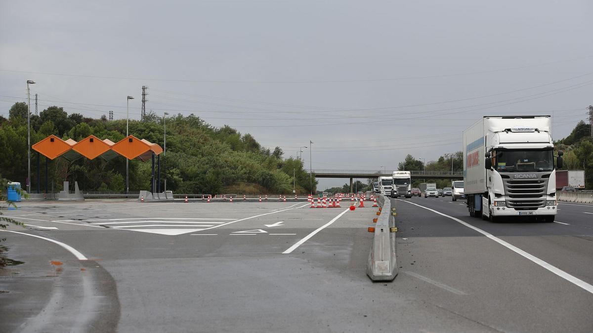 El antiguo peaje de la Roca se convertirá en un área de servicio con cargadores ultrarrápidos en la AP-7
