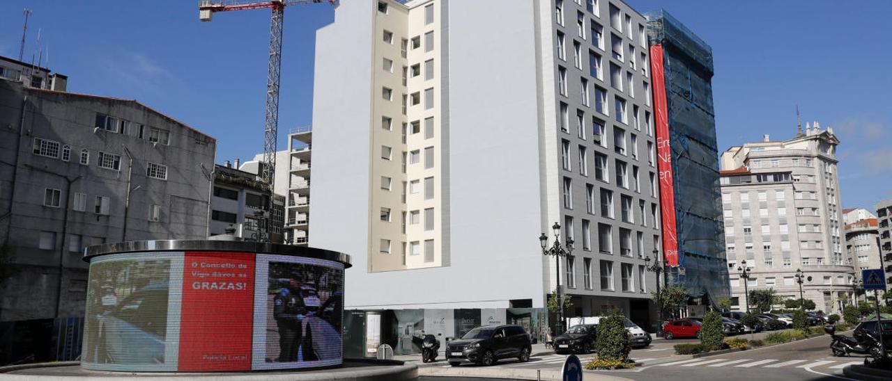 Una de las nuevas construcción de Sareb en Rosalía de Castro // J. Lores