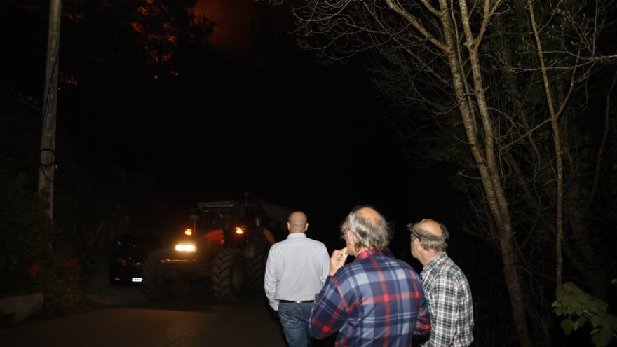 El fuerte viento complica los incendios en Asturias