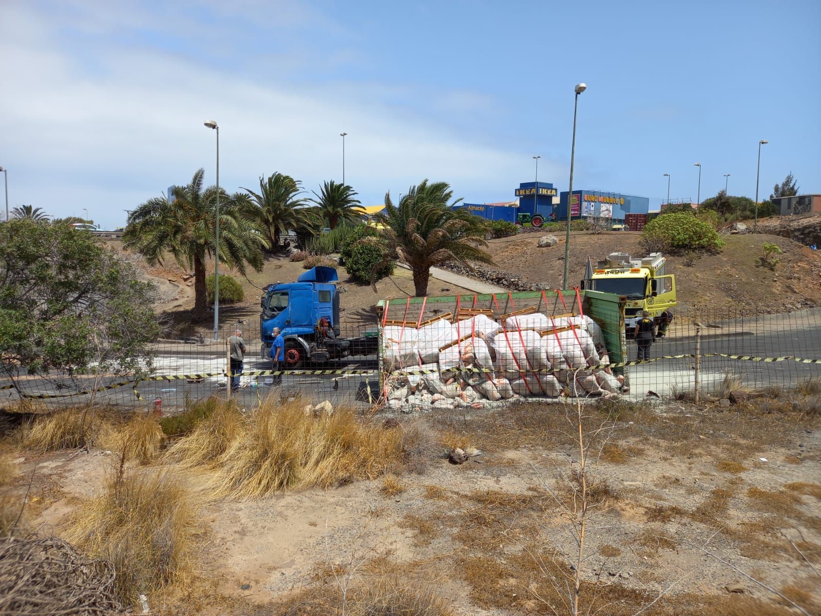 Vuelco de un camión en la GC-1