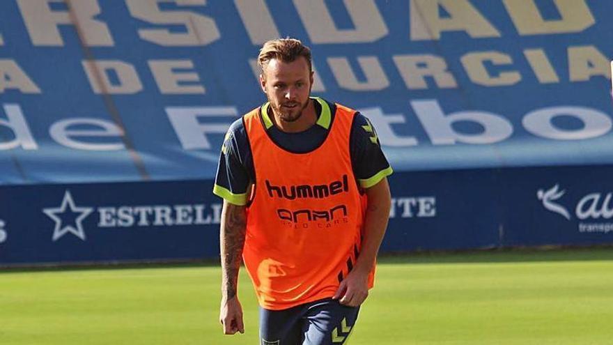 Charlie Dean, del UCAM, durante un entrenamiento