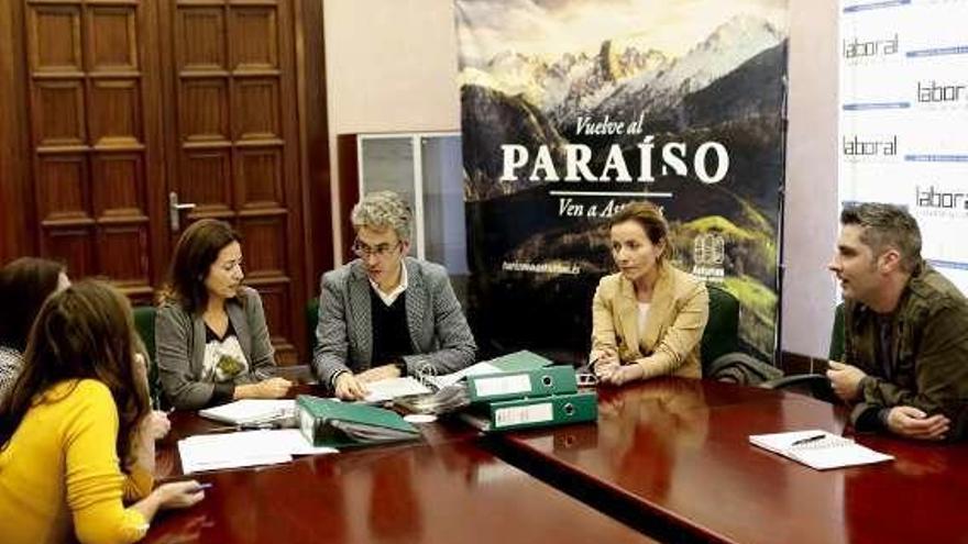 La reunión del concurso de promoción turística y de conectividad aérea celebrada ayer en Gijón.