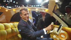 Macron enllesteix un acord amb Alemanya per protegir la indústria automobilística europea