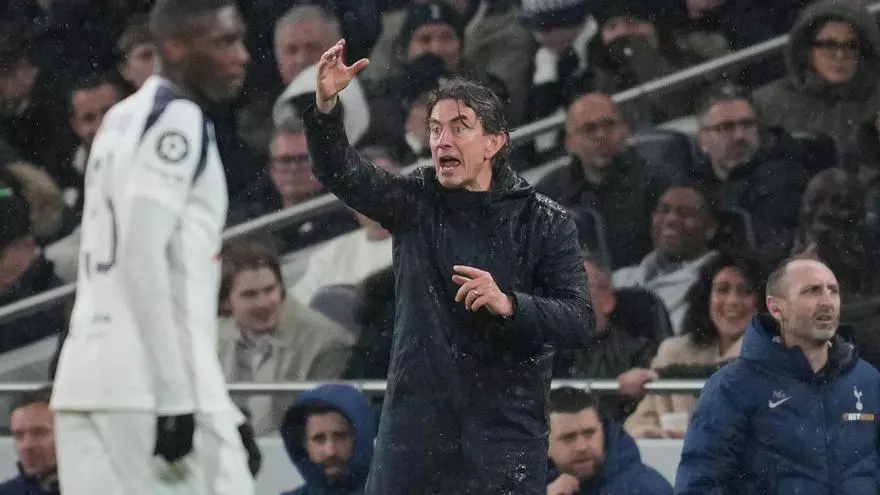 Thomas Frank aclara el incidente de Kolo Muani y Odobert: "Tuvieron un accidente leve de coche, pero están bien"