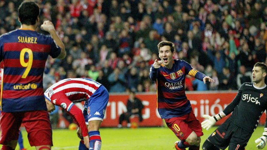 Messi celebra amb Suárez el seu gol 301 en lliga, el que en fa 10.000 del Barça en competició oficial.