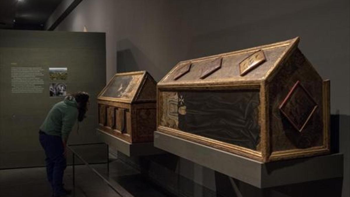 Dos de las preciadas cajas sepulcrales de Sijena custodiadas por el Museu de Lleida.