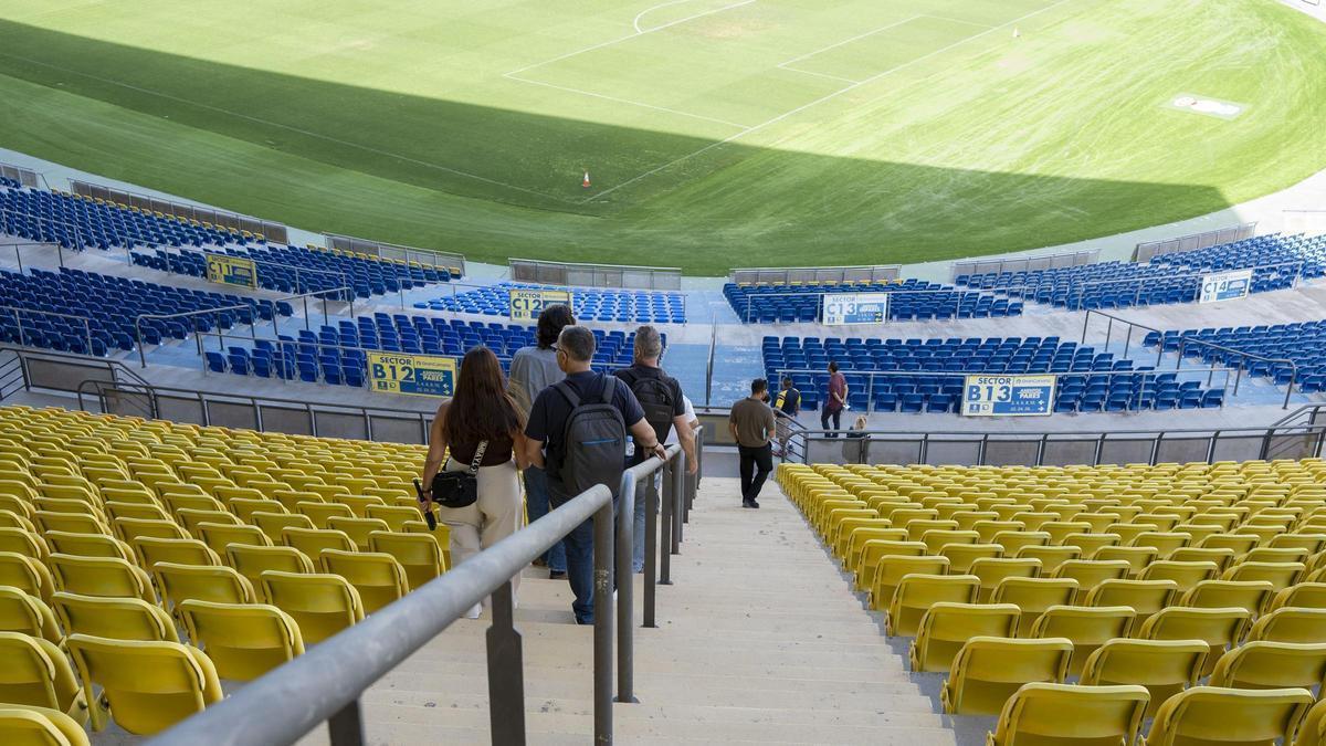Dieciocho empresas visitan el Estadio de Gran Canaria antes de su reforma.