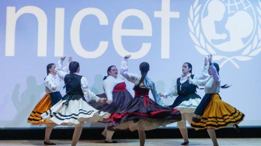 Bailes en Baión para que los niños ucranianos superen el invierno
