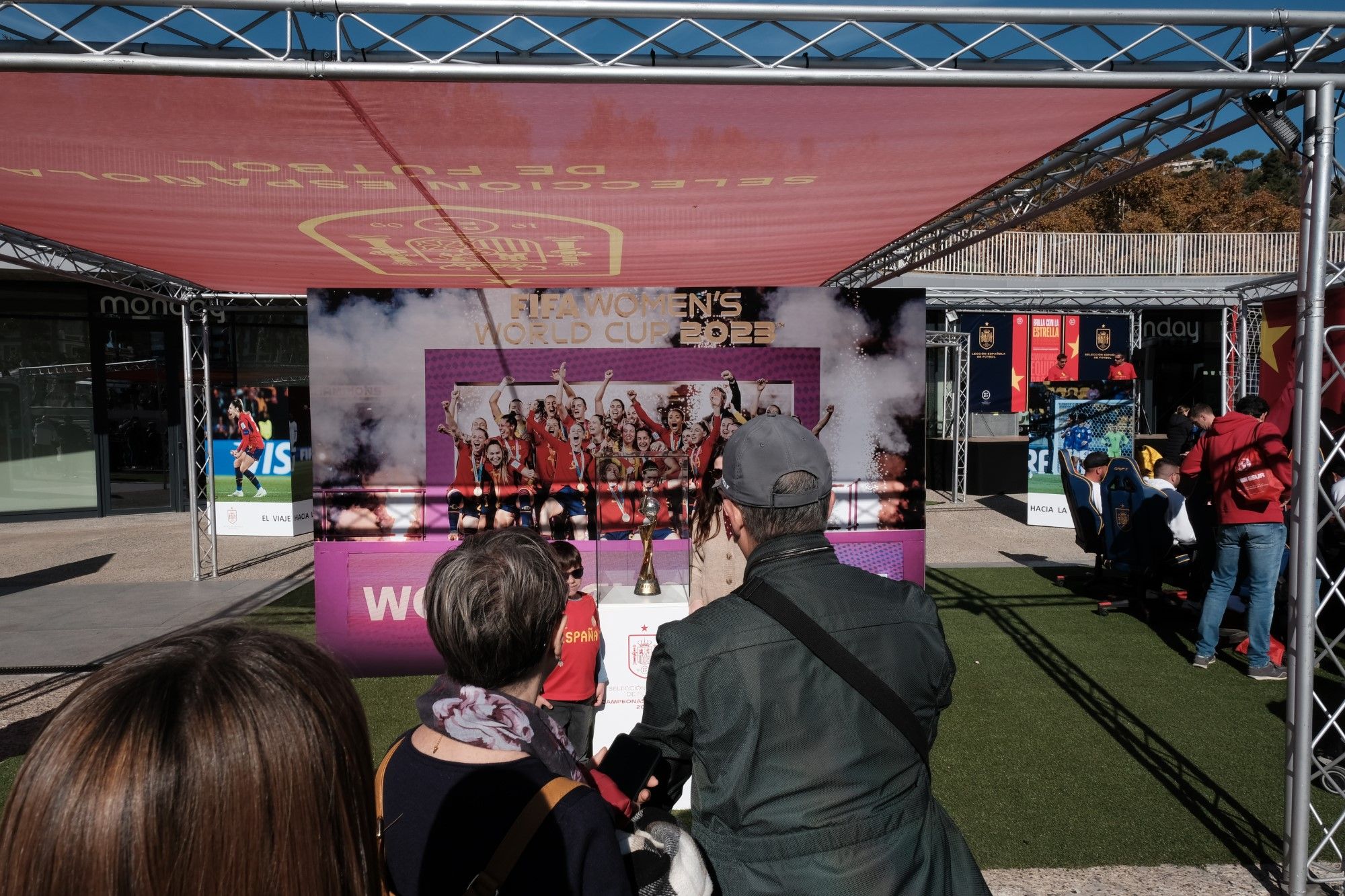 La Fan Zone de la selección femenina de fútbol en el Muelle Uno