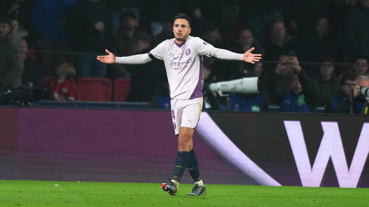 Arnau Martínez, expulsado ante el PSV