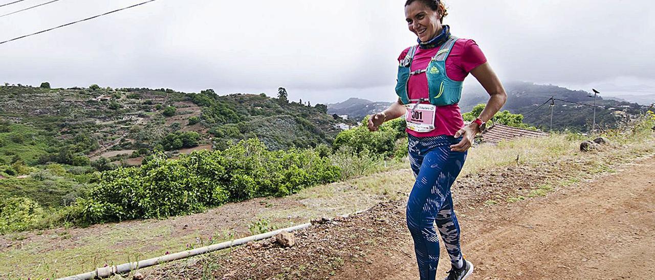 Una participante de la Valleseco 3 Valles-O, celebrada el pasado fin de semana, en plena acción. | | YAIZA MEDEROS