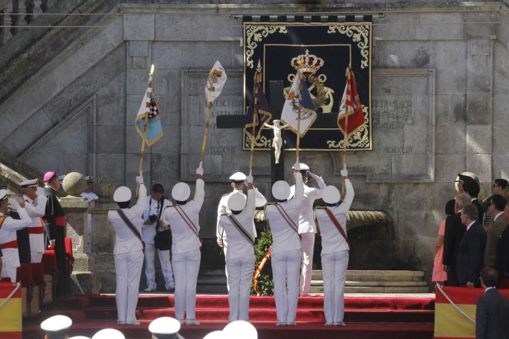 Entrega de despachos y jura de bandera en la Escue