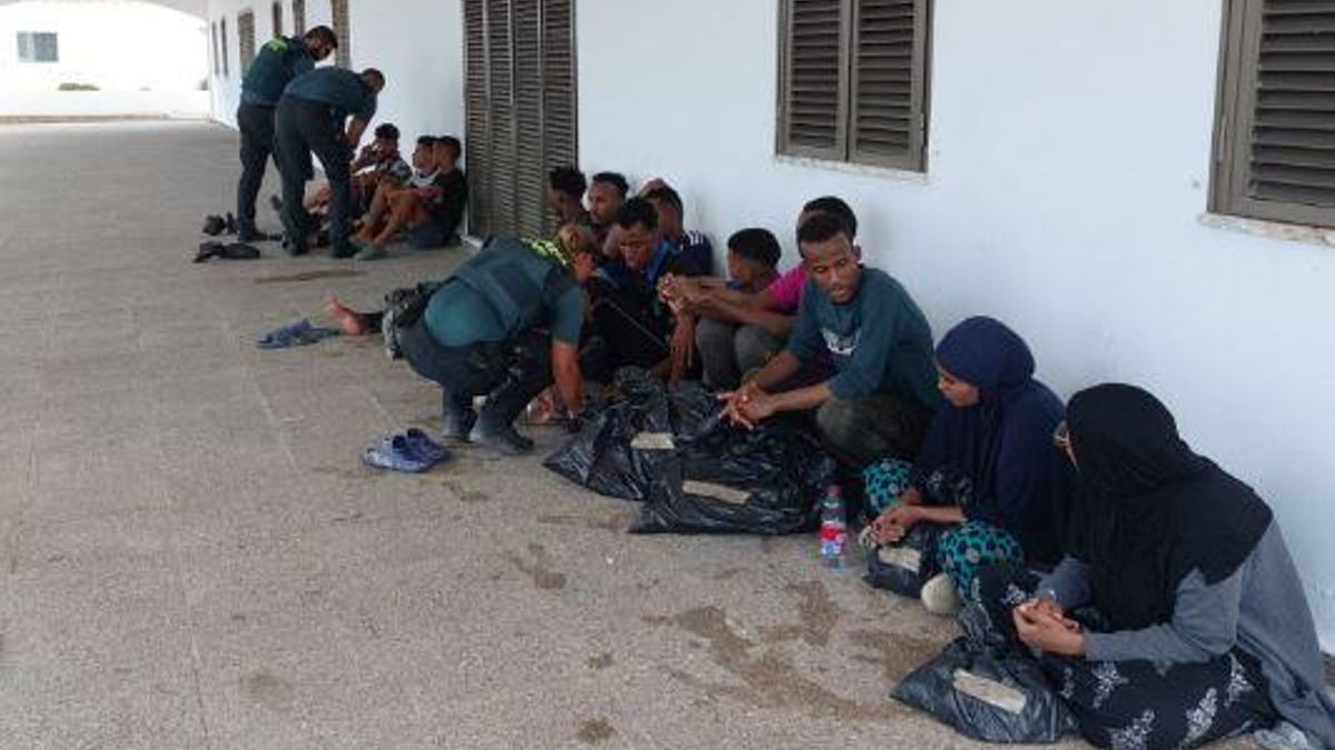 Los migrantes llegados en patera a la zona de Migjorn, en Formentera