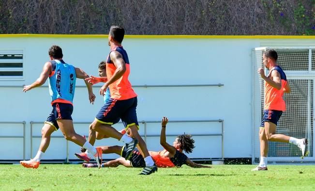 Entrenamiento UD Las Palmas en Barranco Seco ...