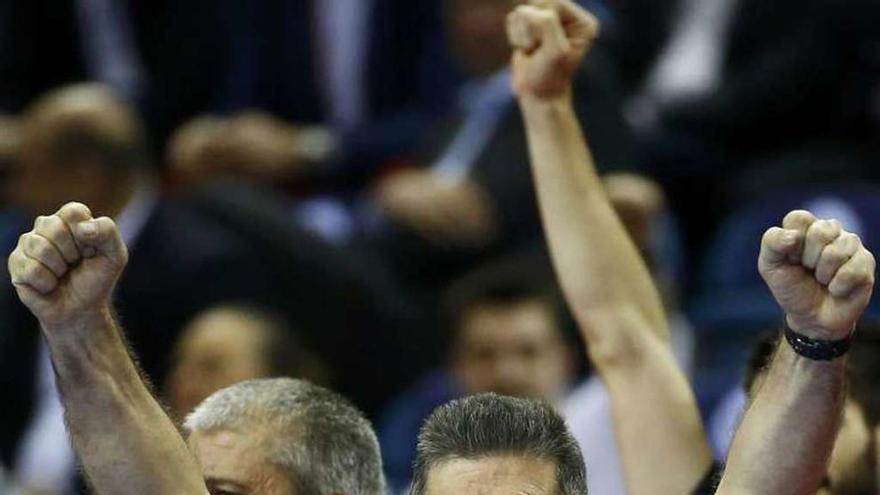 Manolo Cadenas celebra el triunfo ante Croacia en semifinales.