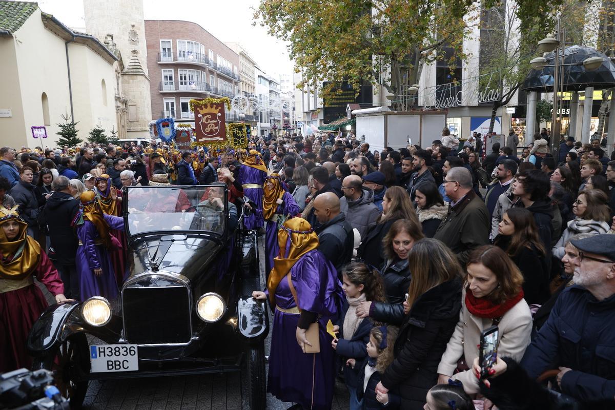 El Cartero Real recoge los deseos de los cordobeses antes de la Cabalgata