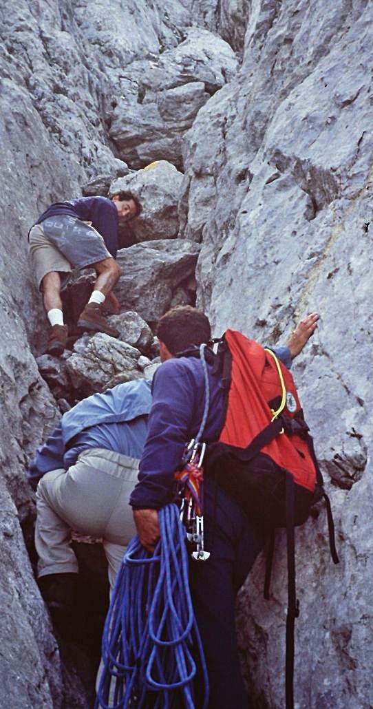 Subiendo por la Canal Estrecha de Peña Santa.  