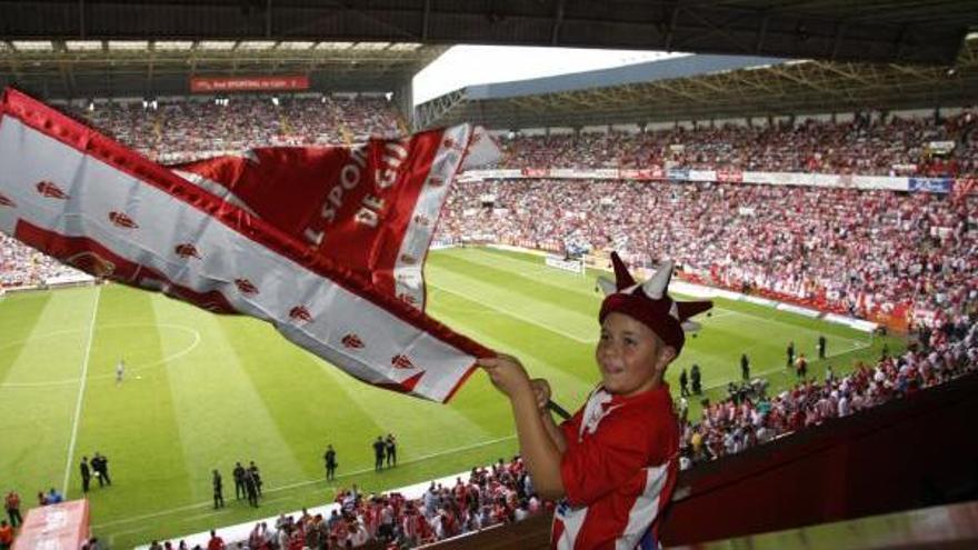 La afición del Sporting mantiene la fe y agota las entradas para el último partido