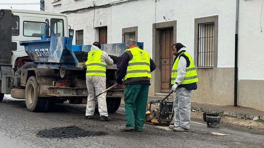 El Ayuntamiento de Pozoblanco inicia un plan de bacheo para mejorar el firme de una veintena de calles