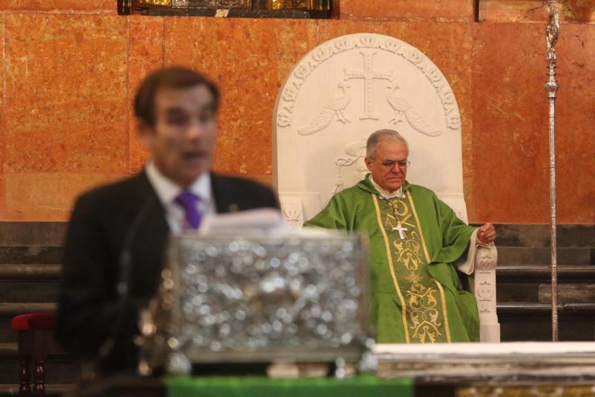 La Magna se clausura con otra tarde de esplendor nazareno en las calles de Córdoba