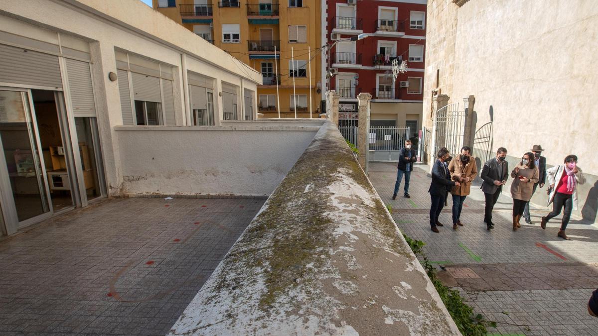 Autoridades visitan el colegio Virgen de la Puerta