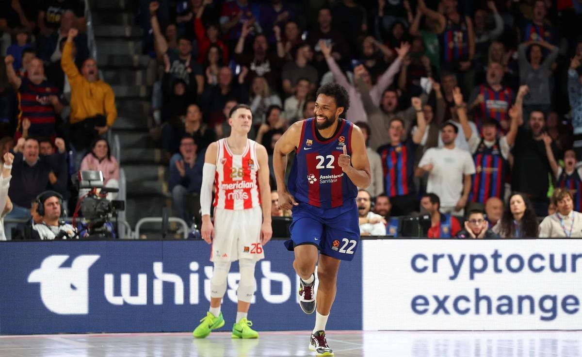 El Palau vibra con las acciones de los jugadores, como Jabari Parker