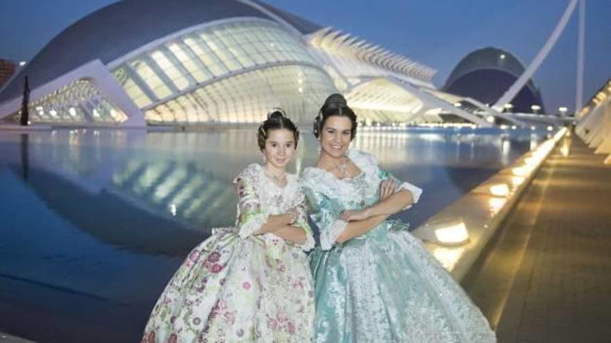 La comisión Plaça Major de la Llosa de Ranes presenta a sus falleras mayores