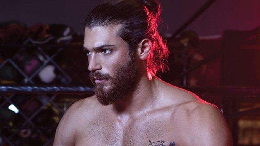 El espectacular entrenamiento de Can Yaman de Erkenci Kus