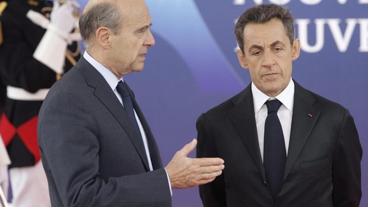 El ministro de Exteriores francés, Alain Juppé, junto al presidente de Francia, Nicolas Sarkozy, el pasado 3 de noviembre en Cannes.
