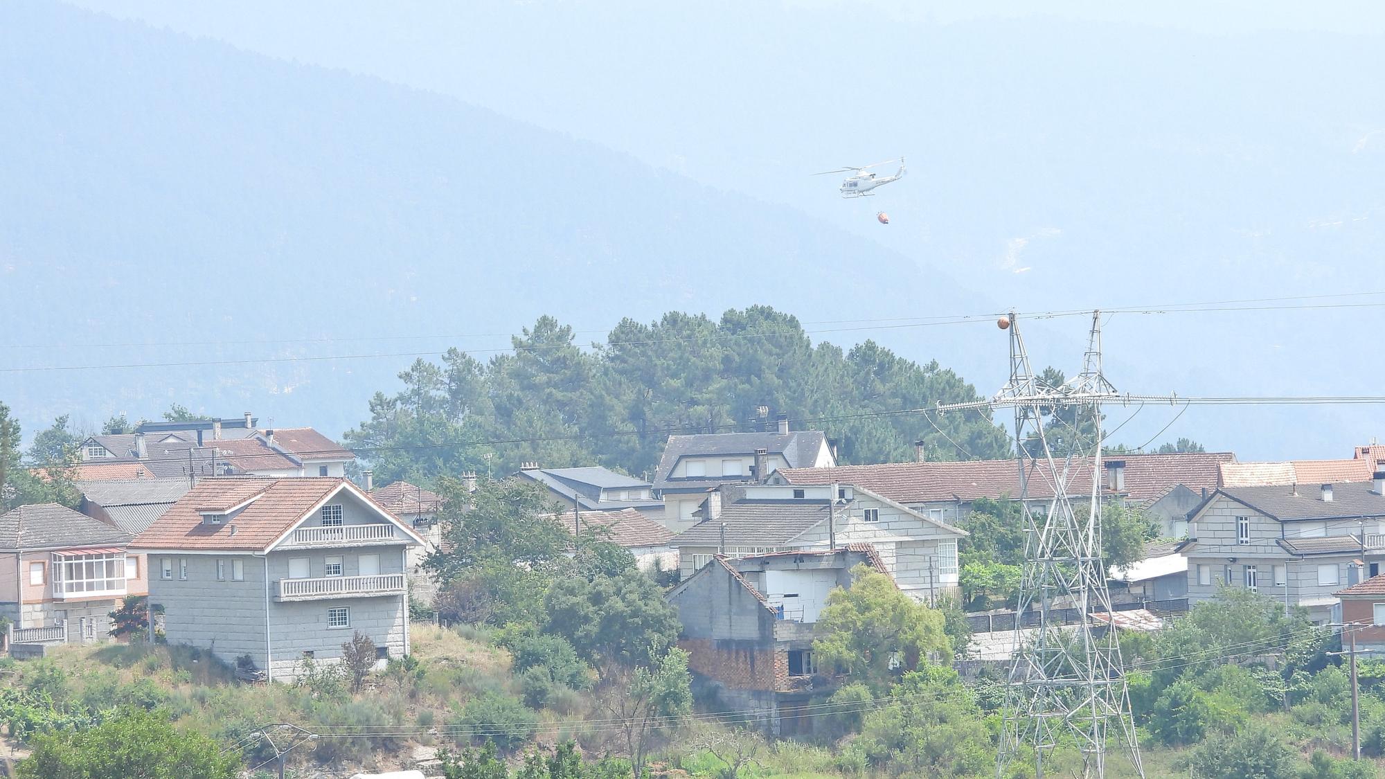 Activos tres incendios en la zona cero de la ola de calor en Galicia