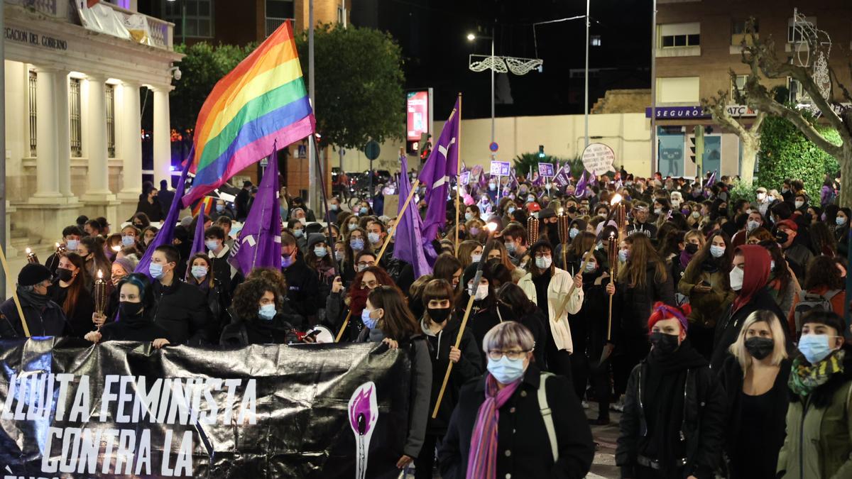 Un instante de la manifestación contra la violencia de género que recorrió las calles de Castelló