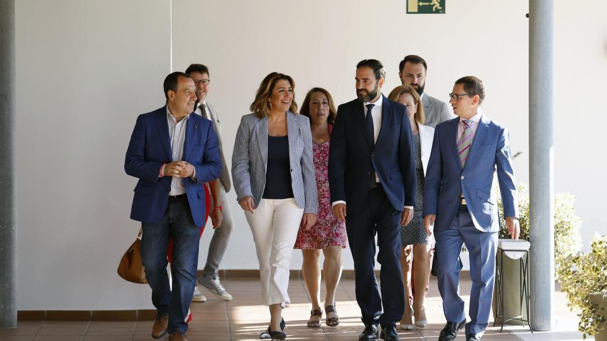 José Luis Ruiz Espejo y Daniel Pérez flanquean a Susana Díaz en una visita a Málaga de la líder regional.