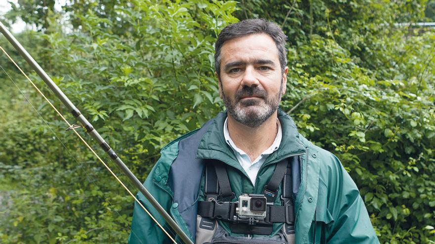 Mauricio Gordillo, durante una de sus últimas visitas al río Narcea.