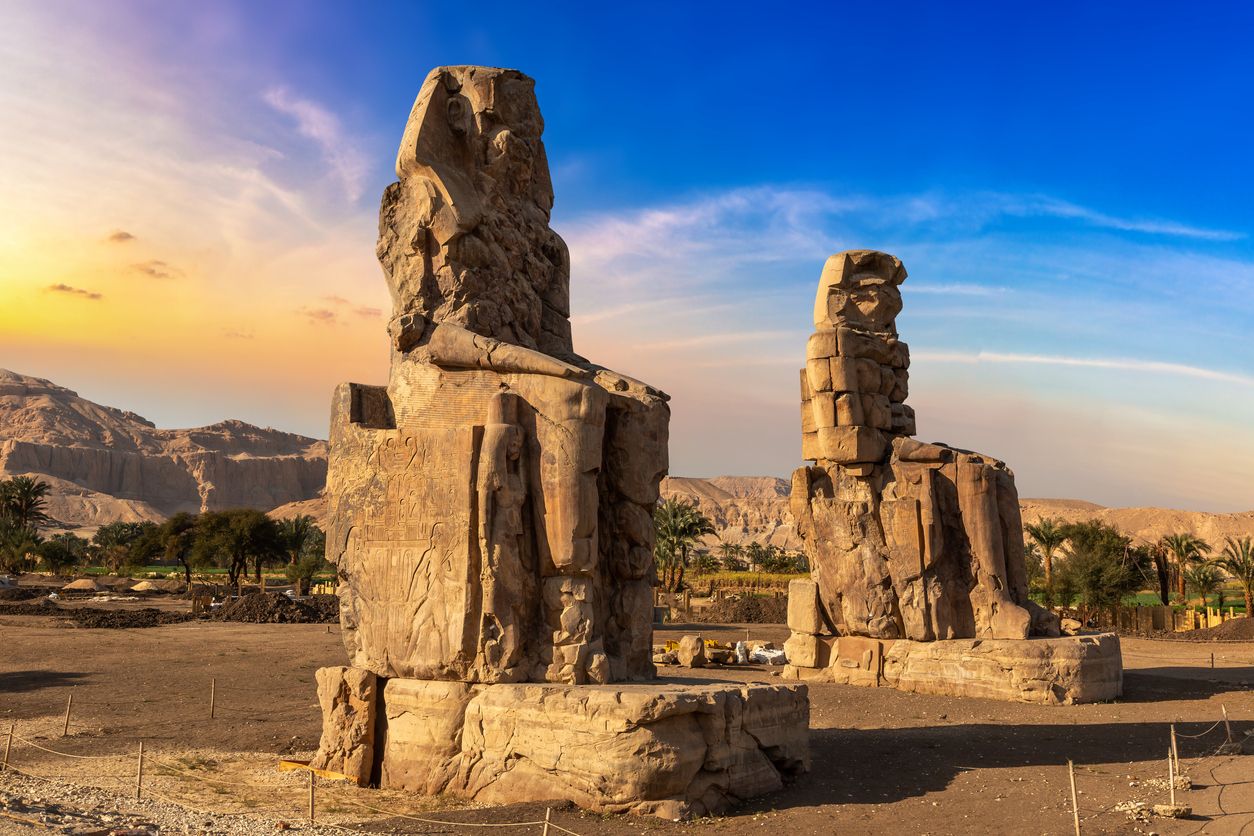 Los imponentes Colosos de Memnon