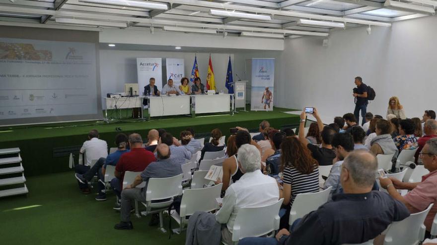 Torrevieja acoge una jornada para analizar el futuro de la pesca como producto turístico