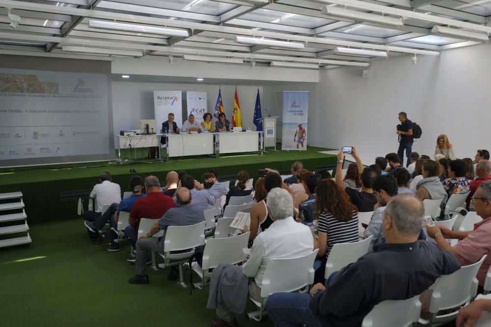 La Agencia Valenciana de Turismo, el Ayuntamiento de Torrevieja y la UA han organizado unas jornadas en las que se analiza el papel que debe desempeñar el turismo en la actividad pesquera tradicional