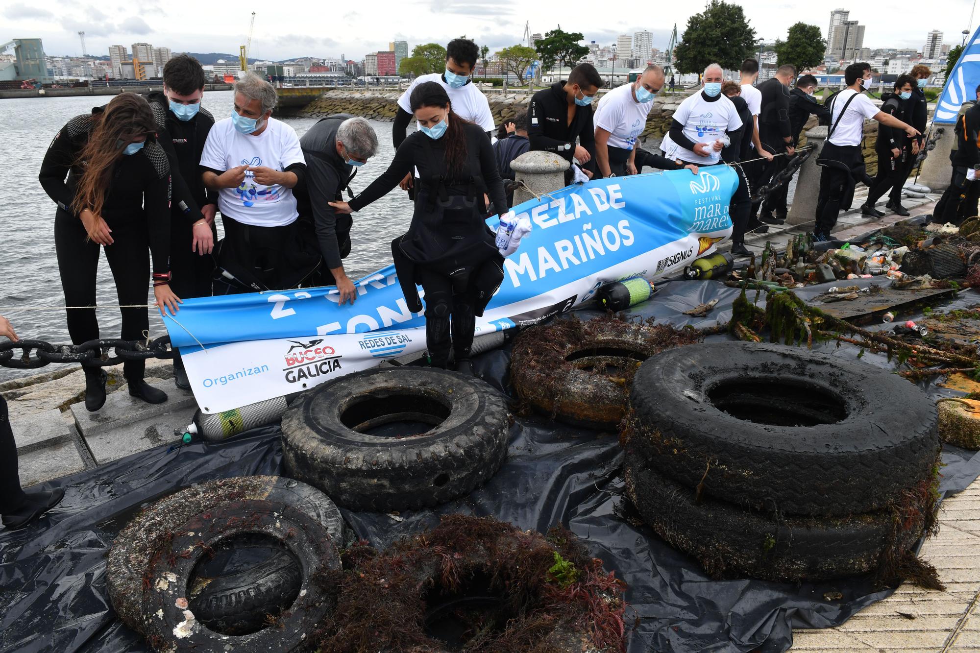 El festival Mar de Mares retira más de dos toneladas de residuos en la segunda gran limpieza del fondo marino en A Coruña
