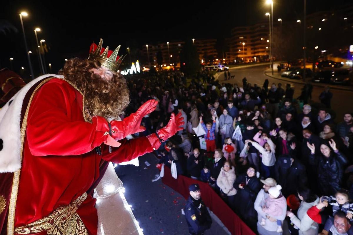 El rey Gaspar en la Cabalgata de Reyes Magos de Córdoba de 2025.