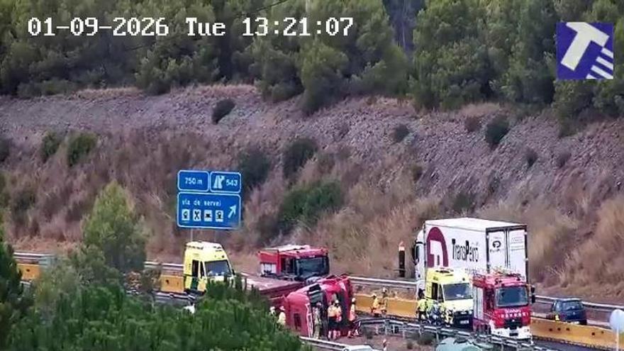 Tallada l'A-2 a Jorba en sentit Barcelona per un camió bolcat